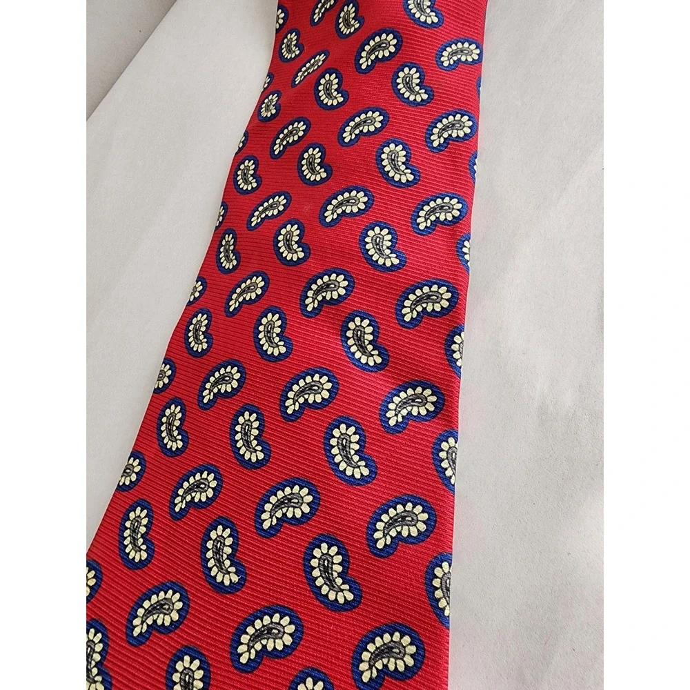 Robert Talbott Louries Red Paisley Silk Tie Hand Sewn Made in USA Mens Necktie